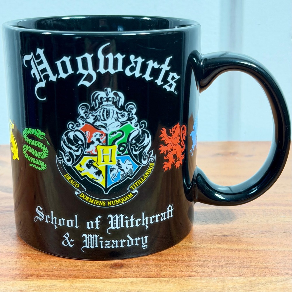 Harry Potter Hogwarts School of Witchcraft & Wizardry 20oz Black Ceramic Mug